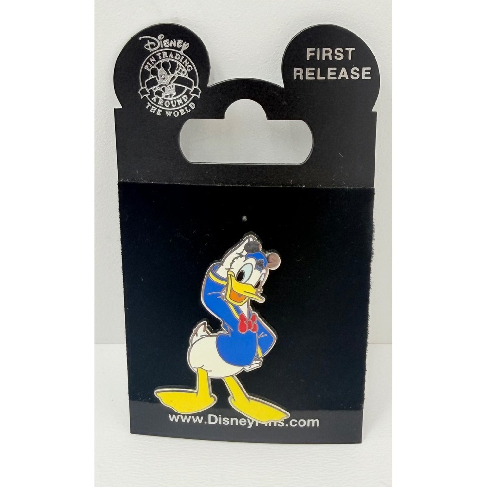 Disney Pin Trading Around The World First Release Donald Duck Enamel Pin NEW